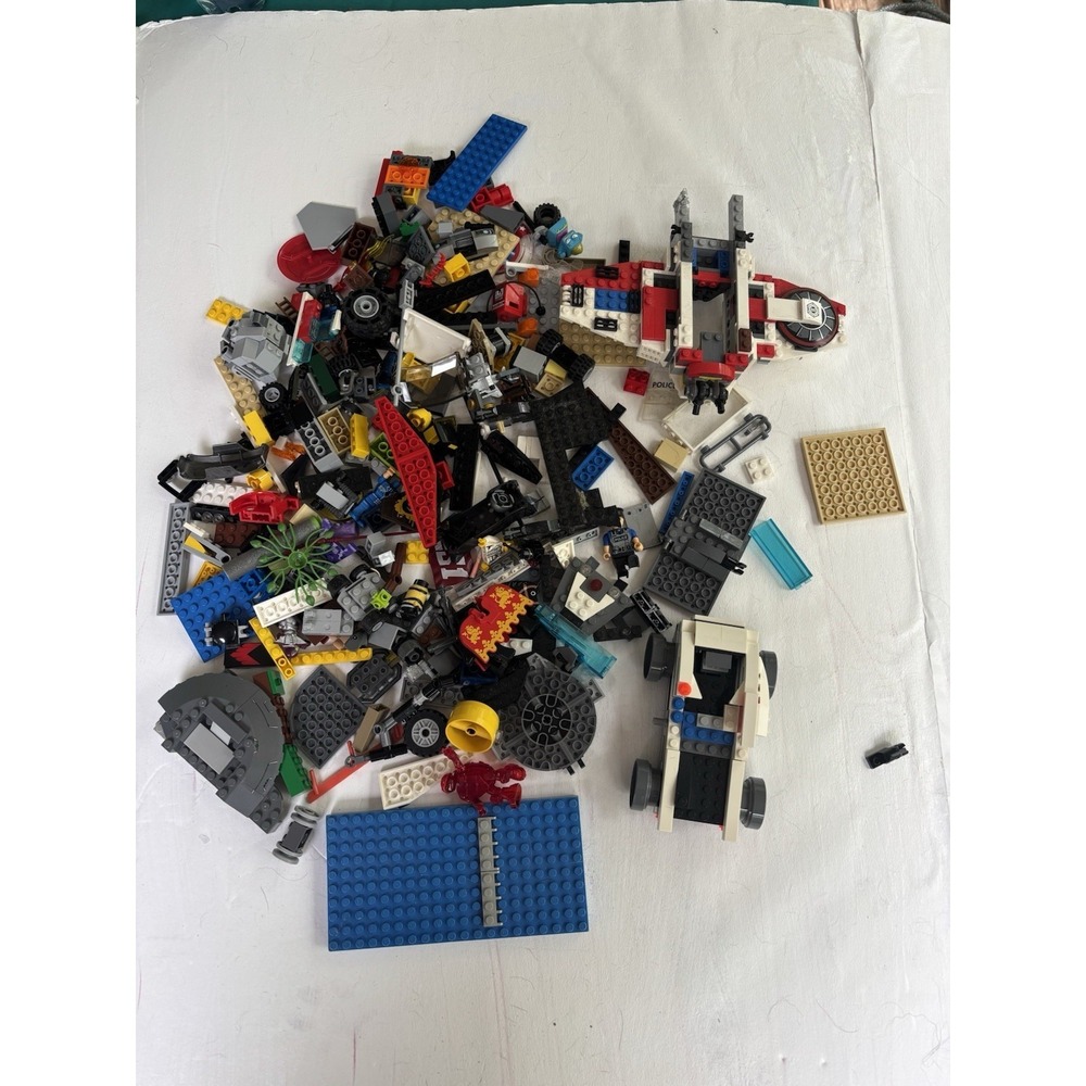Lego Minifigure Accessories Lot  Random Pieces About 1# Assorted